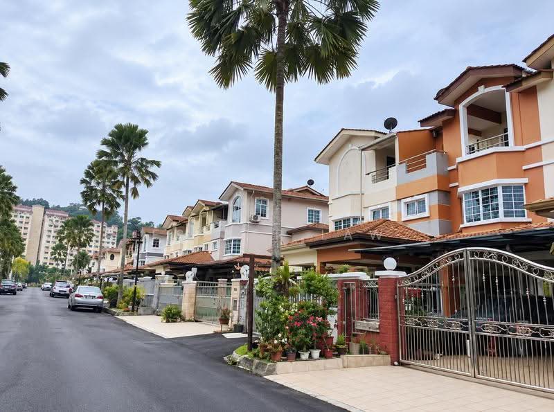 Rumah Berkembar untuk Dijual di Cheras (Selangor) - Esther Law - Exterior - PropertyGuru.com.my