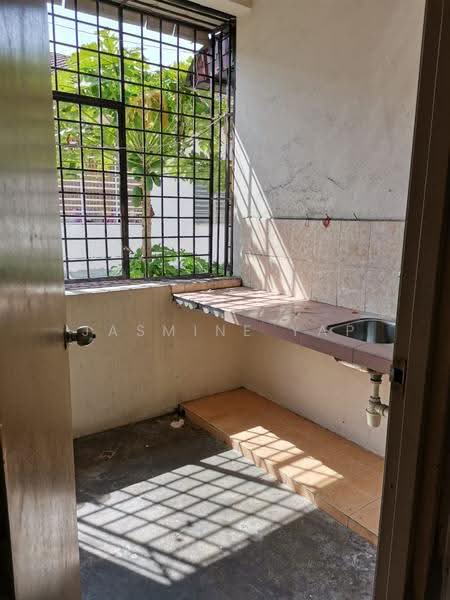 Townhouse for Sale in Taman Puncak Perdana (Shah Alam) - Jasmine Yap - Kitchen - PropertyGuru.com.my