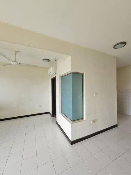 Kediaman Servis untuk Dijual di Ritze Perdana 1 - Edward Chai - Living Room - PropertyGuru.com.my