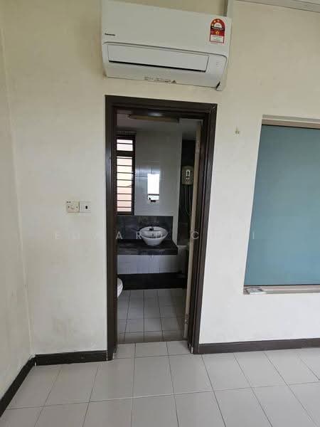 Kediaman Servis untuk Dijual di Ritze Perdana 1 - Edward Chai - Bathroom - PropertyGuru.com.my