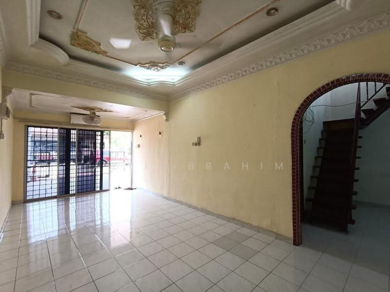 1.5-storey Terraced House for Sale in Au 4 (Ulu Kelang) - Azli Ibrahim - Living Room - PropertyGuru.com.my