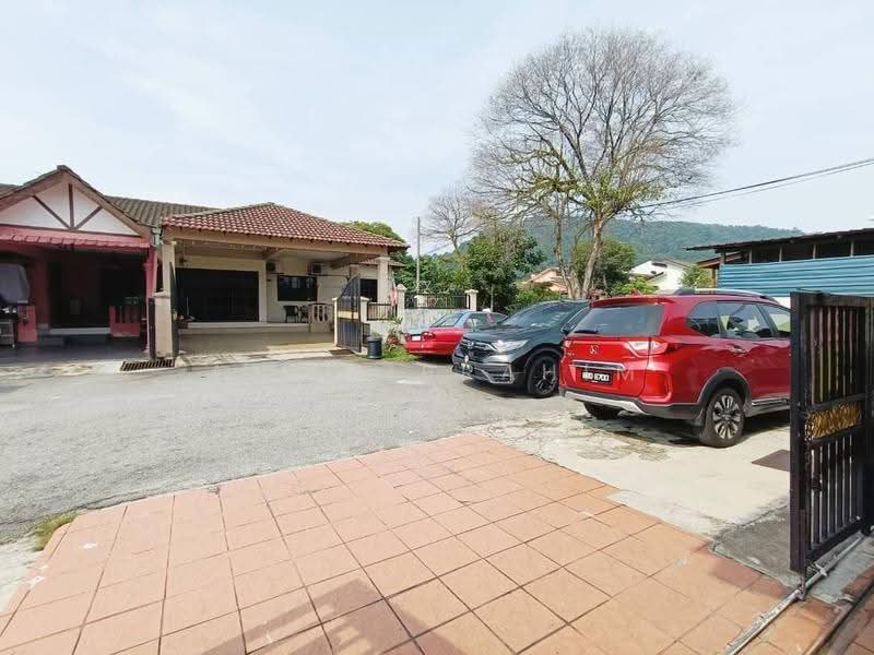 1.5-storey Terraced House for Sale in Au 4 (Ulu Kelang) - Azli Ibrahim - Exterior - PropertyGuru.com.my