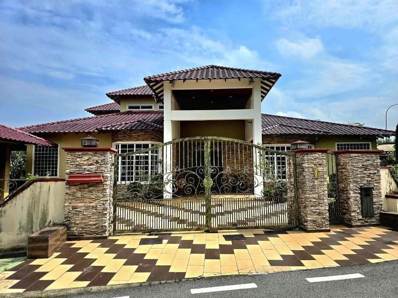 Bungalow House for Sale in Seksyen 8 (Kota Damansara) - Reena Sarif - Exterior - PropertyGuru.com.my