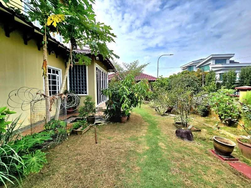 Bungalow House for Sale in Seksyen 8 (Kota Damansara) - Reena Sarif - Exterior - PropertyGuru.com.my