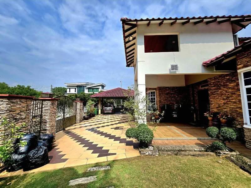 Bungalow House for Sale in Seksyen 8 (Kota Damansara) - Reena Sarif - Exterior - PropertyGuru.com.my