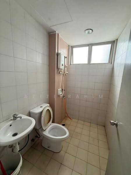 Kondominium untuk Disewa di Cyberia Smart Homes - Azizirrahim . - Bathroom - PropertyGuru.com.my
