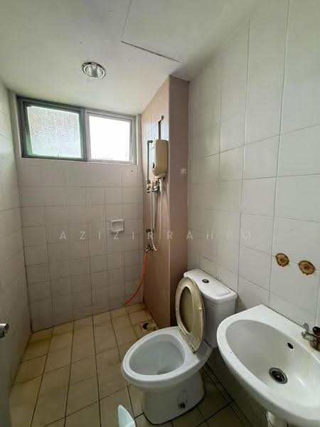 Kondominium untuk Disewa di Cyberia Smart Homes - Azizirrahim . - Bathroom - PropertyGuru.com.my