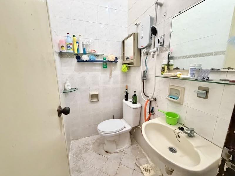 1-storey Terraced House for Sale in Bandar Dato Onn (Tebrau) - Leon Ng - Bathroom - PropertyGuru.com.my