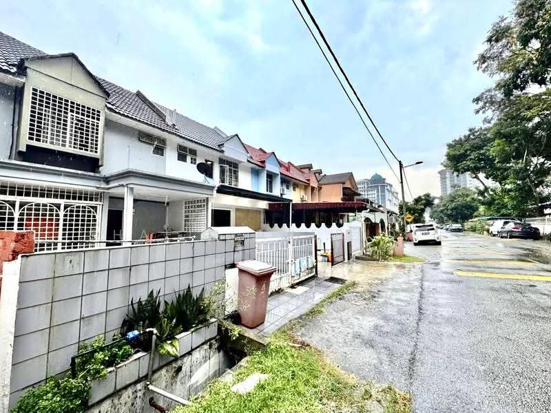 2-storey Terraced House for Sale in Kelana Jaya (Petaling Jaya) - Shafiq Amerudin - Exterior - PropertyGuru.com.my