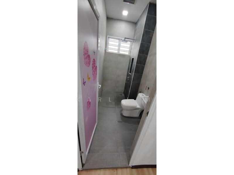 Rumah Teres 2-Tingkat untuk Dijual di Taman Johor Jaya (Johor Bahru) - Karl Lim - Bathroom - PropertyGuru.com.my