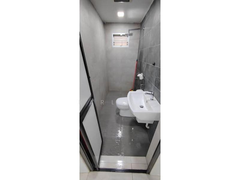 Rumah Teres 2-Tingkat untuk Dijual di Taman Johor Jaya (Johor Bahru) - Karl Lim - Bathroom - PropertyGuru.com.my