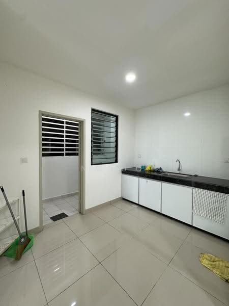 Condominium for Rent at Skyvilla @ D'Island - Ngiuo Vai Yan - Kitchen - PropertyGuru.com.my