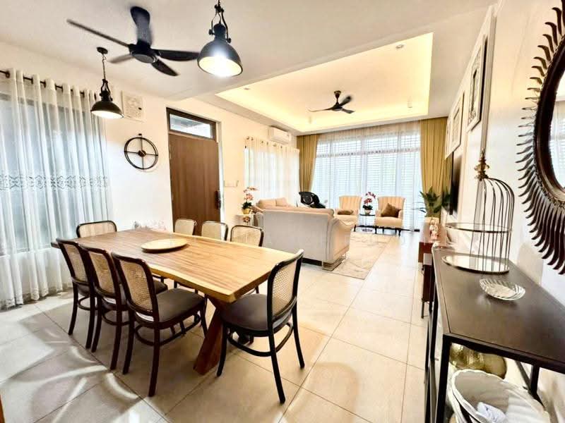 Rumah Teres 3-Tingkat untuk Dijual di Cyberjaya (Selangor) - Shafiq Amerudin - Dining Room - PropertyGuru.com.my