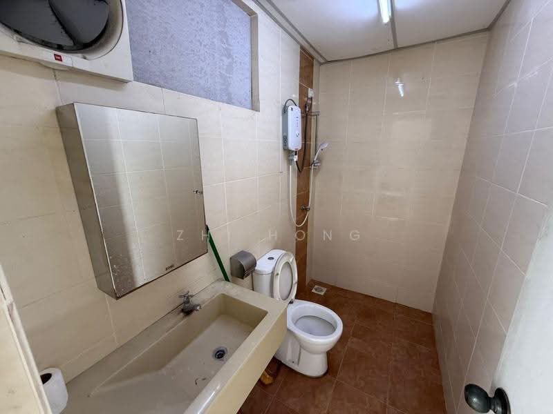 Kondominium untuk Disewa di Platinum Lake PV 13 - Zhi Hong Loh - Bathroom - PropertyGuru.com.my