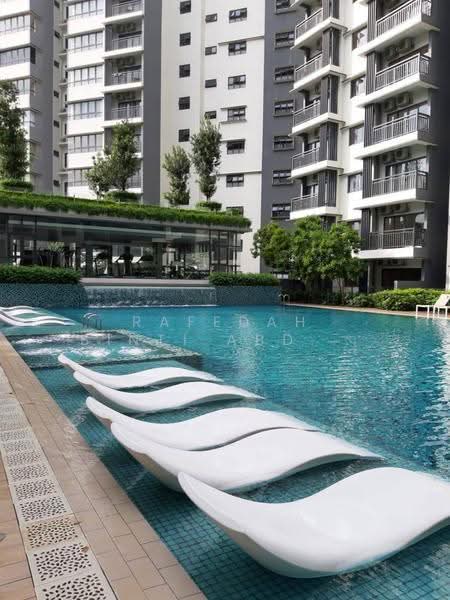 Kediaman Servis untuk Dijual di Suria Residence - Rafedah Binti Abdul Aziz - Pool - PropertyGuru.com.my