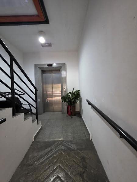 Shop / Office untuk Dijual di Shah Alam (Selangor) - Hanif Hanz - Corridor - PropertyGuru.com.my