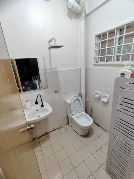 Pangsapuri untuk Disewa di Apartment Sri Ara - Peter Tan - Bathroom - PropertyGuru.com.my