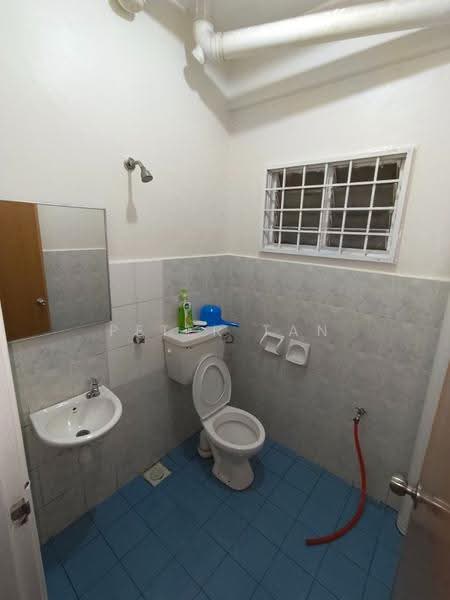 Pangsapuri untuk Disewa di Apartment Sri Ara - Peter Tan - Bathroom - PropertyGuru.com.my