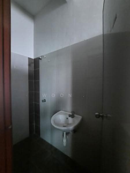 Shop for Sale in Semabok (Melaka) - Woon . - Bathroom - PropertyGuru.com.my