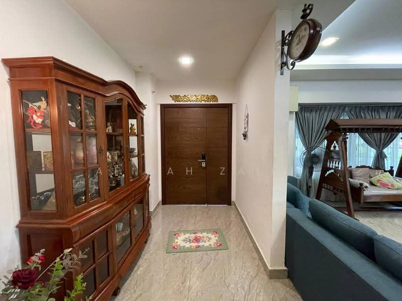2-storey Terraced House for Sale in Taman Kelana Idaman (Ara Damansara) - Afiqah zaidi - Entrance - PropertyGuru.com.my