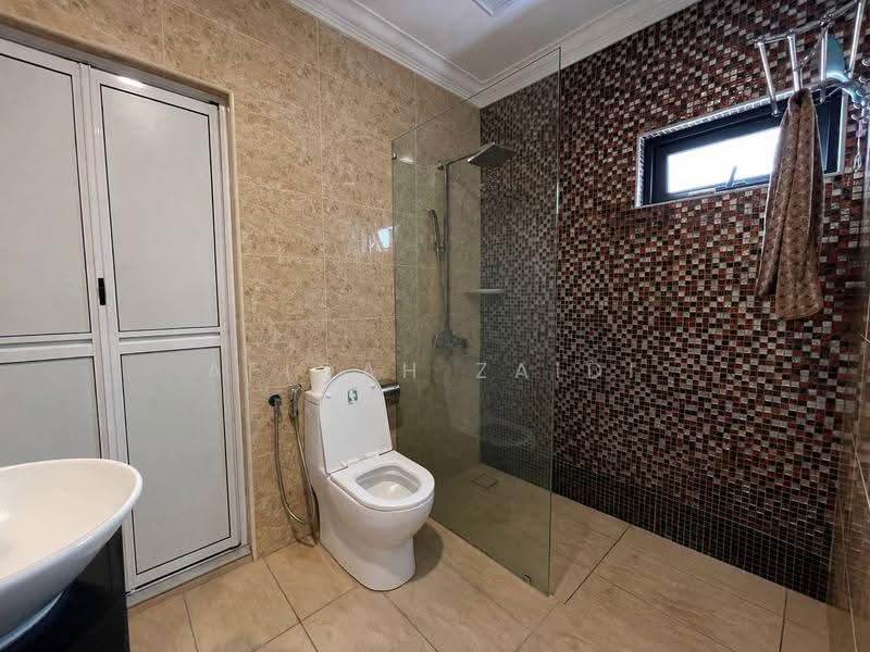 2-storey Terraced House for Sale in Taman Kelana Idaman (Ara Damansara) - Afiqah zaidi - Bathroom - PropertyGuru.com.my