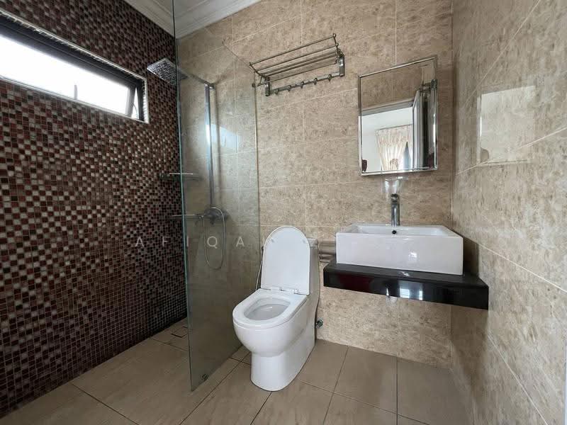 2-storey Terraced House for Sale in Taman Kelana Idaman (Ara Damansara) - Afiqah zaidi - Bathroom - PropertyGuru.com.my