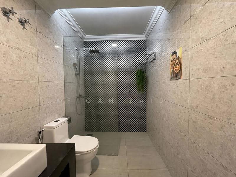 2-storey Terraced House for Sale in Taman Kelana Idaman (Ara Damansara) - Afiqah zaidi - Bathroom - PropertyGuru.com.my