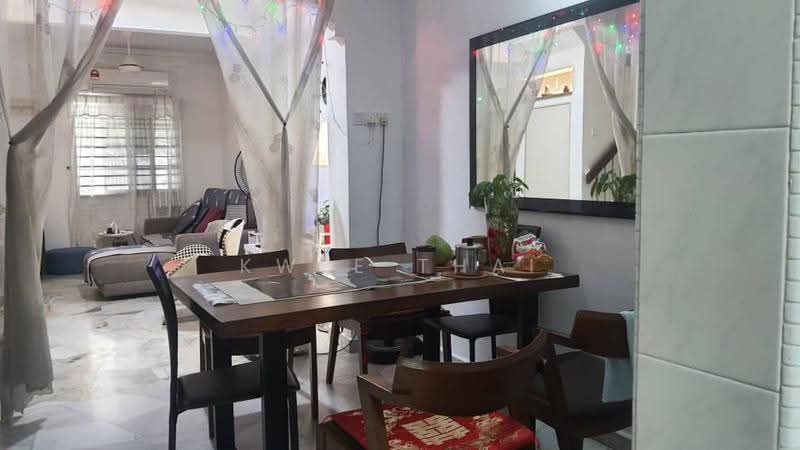 2-storey Terraced House for Sale in Pandan Perdana (Cheras) - Kwee Thai Siow - Living Room - PropertyGuru.com.my