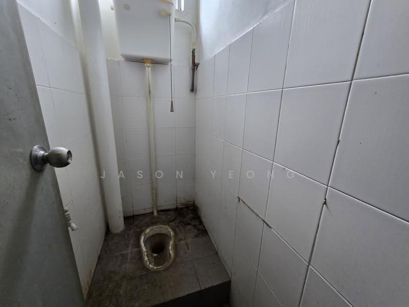 Shop / Office for Rent in Taman Senawang Jaya (Senawang) - Jason Yeong - Bathroom - PropertyGuru.com.my
