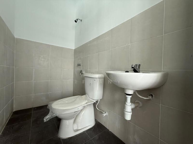Terraced House for Rent in Taman Kundang Jaya (Rawang) - Tiffany Yang - Bathroom - PropertyGuru.com.my