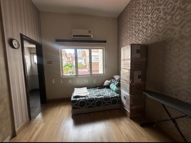 Semi-Detached House for Sale in Damansara Legenda (Petaling Jaya) - Elaine Kow - Bedroom - PropertyGuru.com.my