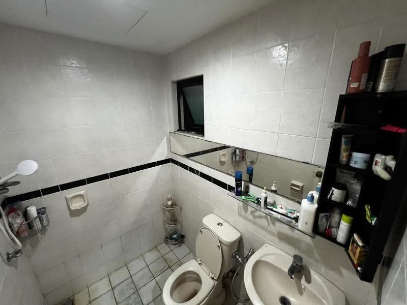 Kondominium untuk Dijual di Pelangi Utama - Elvis Kok - Bathroom - PropertyGuru.com.my