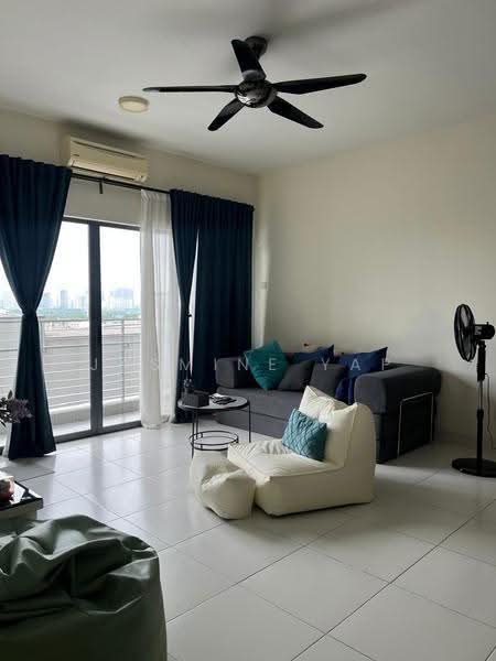 Kediaman Servis untuk Dijual di SetiaWalk - Jasmine Yap - Living Room - PropertyGuru.com.my