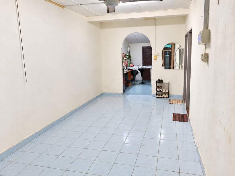 1-storey Terraced House for Sale in Taman Universiti (Skudai) - Sufi Norman - Living Room - PropertyGuru.com.my