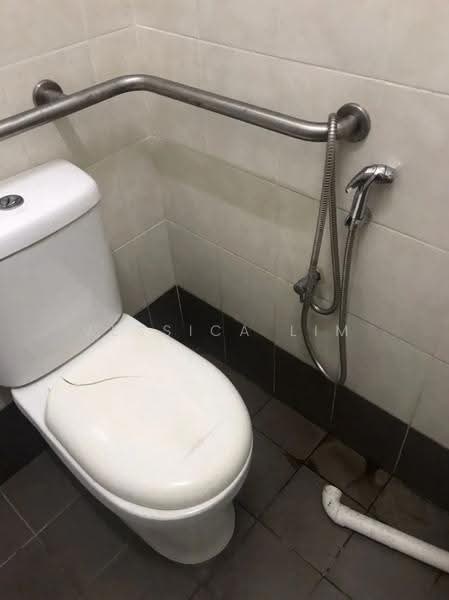 Kedai untuk Disewa di Jalan Kuching (Kuala Lumpur) - Jessica Lim - Bathroom - PropertyGuru.com.my