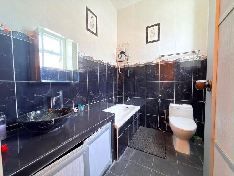 Semi-Detached House for Sale in Taman Amira (Iskandar Puteri (Nusajaya)) - Ann . - Bathroom - PropertyGuru.com.my