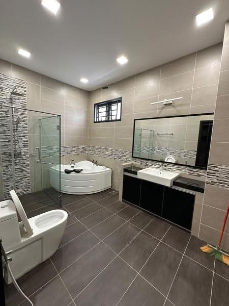Bungalow House for Sale in Bandar Seri Alam (Masai) - Calvin Wong - Bathroom - PropertyGuru.com.my