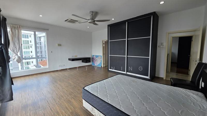 Kondominium untuk Dijual di Ken Damansara 2 - Betty Ning - Bedroom - PropertyGuru.com.my