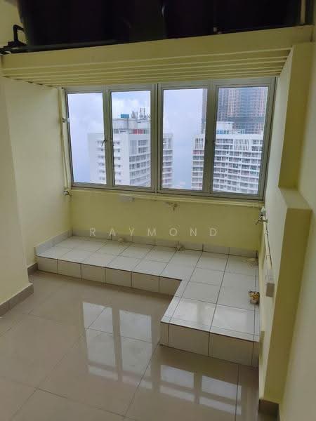 Pangsapuri untuk Disewa di Kayangan Apartment - Raymond Siow - Balcony - PropertyGuru.com.my