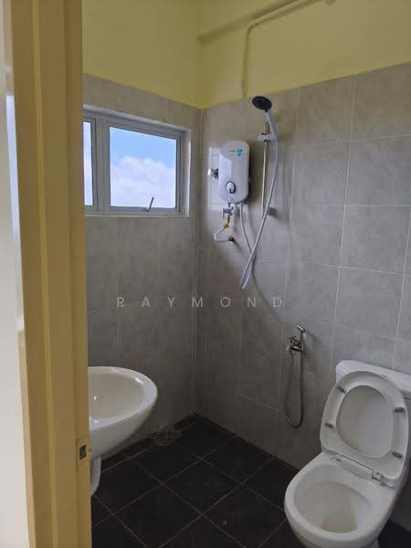 Pangsapuri untuk Disewa di Kayangan Apartment - Raymond Siow - Bathroom - PropertyGuru.com.my