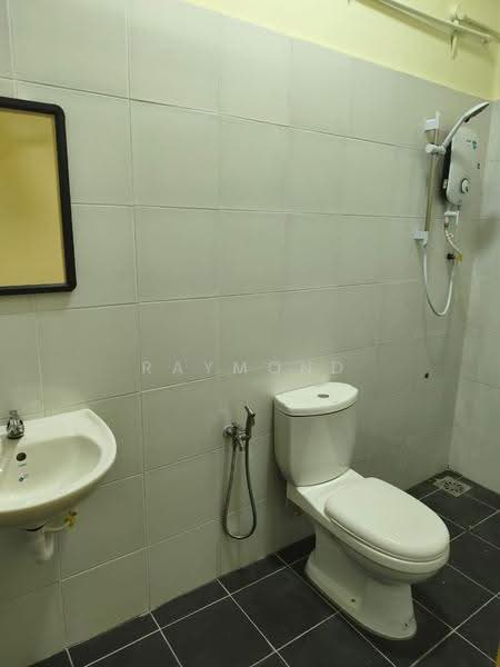Pangsapuri untuk Disewa di Kayangan Apartment - Raymond Siow - Bathroom - PropertyGuru.com.my