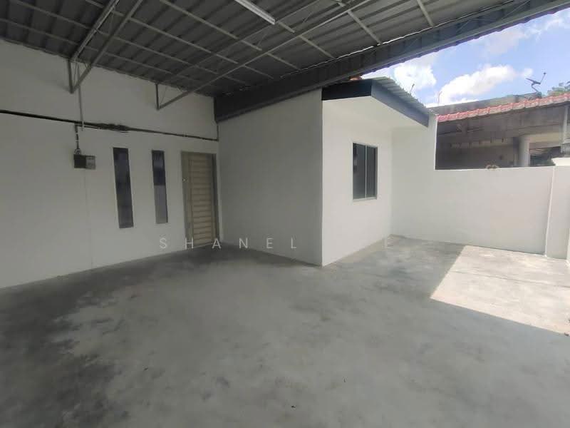 Rumah Teres 2-Tingkat untuk Dijual di Taman Kluang Barat (Kluang) - Shanel Tee - Exterior - PropertyGuru.com.my