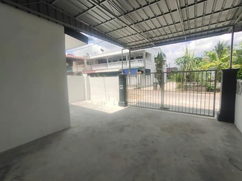 Rumah Teres 2-Tingkat untuk Dijual di Taman Kluang Barat (Kluang) - Shanel Tee - Exterior - PropertyGuru.com.my