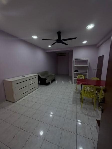 Rumah Teres 2-Tingkat untuk Disewa di Mutiara Rini (Skudai) - Ah Liang - Living Room - PropertyGuru.com.my