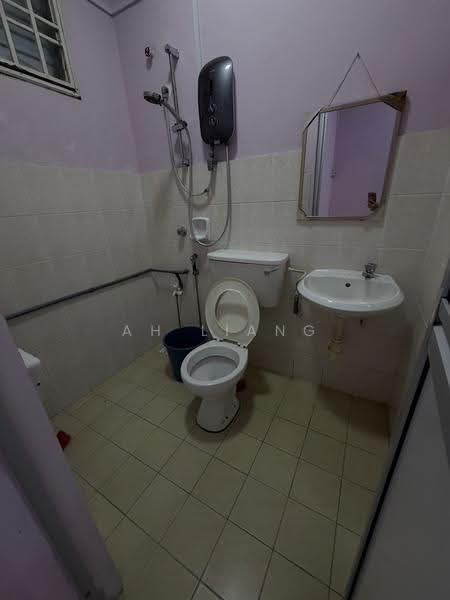 Rumah Teres 2-Tingkat untuk Disewa di Mutiara Rini (Skudai) - Ah Liang - Bathroom - PropertyGuru.com.my
