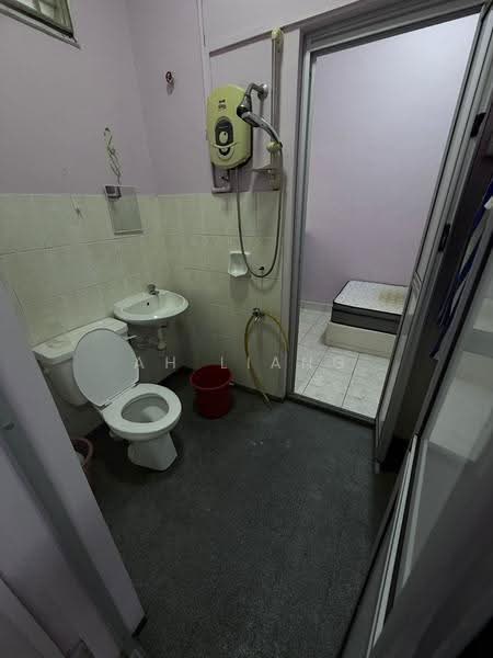 Rumah Teres 2-Tingkat untuk Disewa di Mutiara Rini (Skudai) - Ah Liang - Bathroom - PropertyGuru.com.my