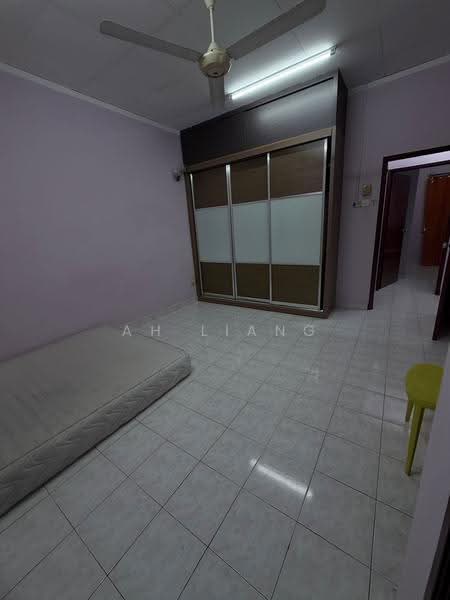 Rumah Teres 2-Tingkat untuk Disewa di Mutiara Rini (Skudai) - Ah Liang - Bedroom - PropertyGuru.com.my