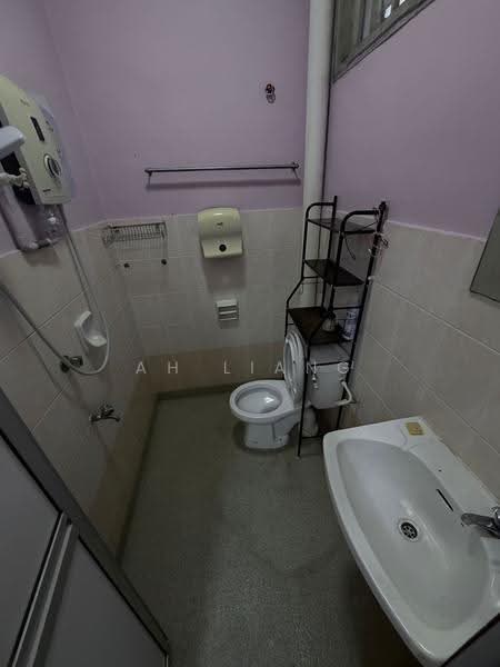 Rumah Teres 2-Tingkat untuk Disewa di Mutiara Rini (Skudai) - Ah Liang - Bathroom - PropertyGuru.com.my