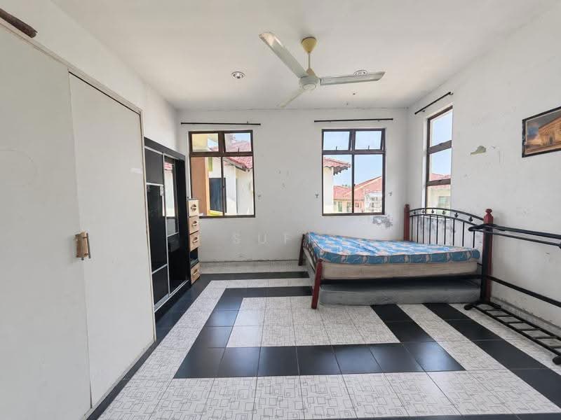 Rumah Berkembar untuk Dijual di Taman Saujana (Kluang) - Sufi Norman - Bedroom - PropertyGuru.com.my