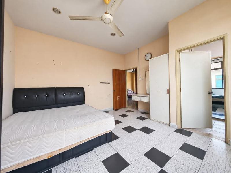 Rumah Berkembar untuk Dijual di Taman Saujana (Kluang) - Sufi Norman - Bedroom - PropertyGuru.com.my